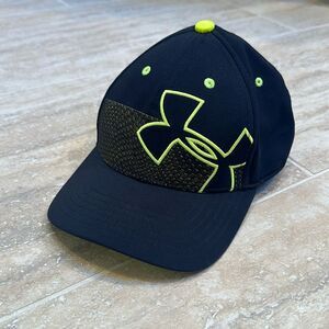 Under Armor black baseball cap – size small
